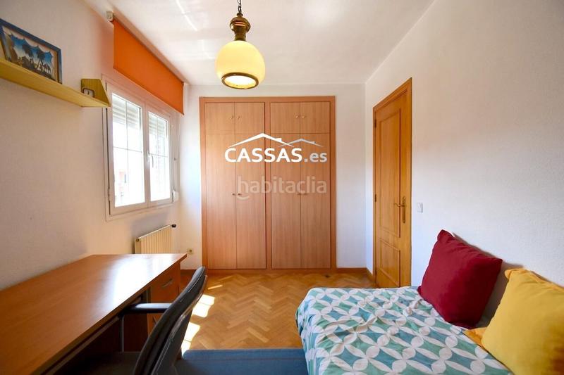 Foto d8f36c5a-3729-49ef-a921-36f0a8cc6f75. Casa adosada chalet en fresnos, 6 habitaciones, 3 baños, jardin, garaje y solarium. en Torrejón de Ardoz