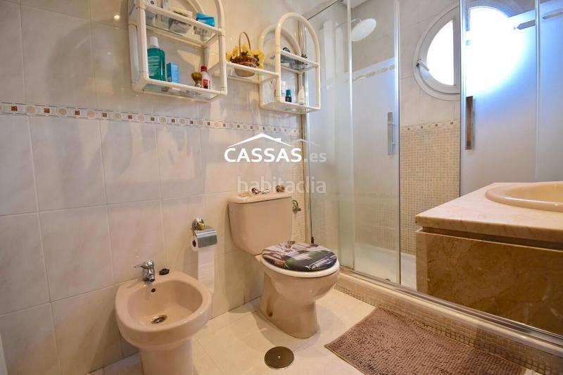 Foto e87bcc8e-d54a-4d38-aa5b-36d2057f9e87. Casa adosada chalet en fresnos, 6 habitaciones, 3 baños, jardin, garaje y solarium. en Torrejón de Ardoz