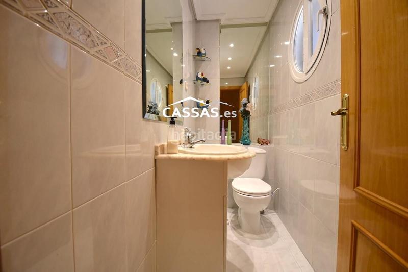 Foto f361c5be-657d-48bf-8270-5cd64f1d9a97. Casa adosada chalet en fresnos, 6 habitaciones, 3 baños, jardin, garaje y solarium. en Torrejón de Ardoz