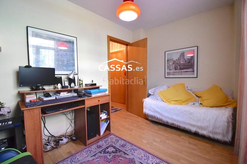 Foto f523ffd5-a141-4a12-b338-7f9193f6b868. Casa adosada chalet en fresnos, 6 habitaciones, 3 baños, jardin, garaje y solarium. en Torrejón de Ardoz