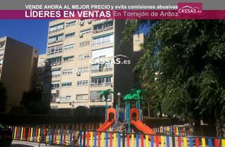 Pis  Calle mónaco. Zona veredillas  orbasa  piso de 3 dormitorios y terraza. ascens