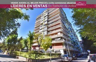Pis  Calle pozo nieves. Parque de cataluña 4 habitaciones y 2 baños. de esquina con terr