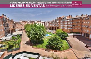 Piso  Calle venus. Fresnos piso de 3 habitaciones y 2 baos. garaje, trastero y pis