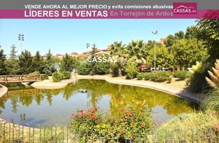 Pis  Avenida madrid. Juncal  piso de 3 habitaciones, 2 baños, urbanización con garaje