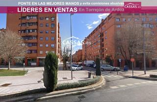 Appartement  Calle aragon. Zona juncal  3 habitaciones, 2 baños y garaje. terraza 5 m2
