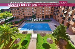 Pis  Calle union europea. Mancha amarilla 4 habitaciones, 2 baños. piscina, garaje y trast
