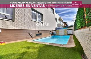 Pis  Calle baco. Fresnos exclusivo chalet de esquina, 3 habitaciones, 3 baños, pi