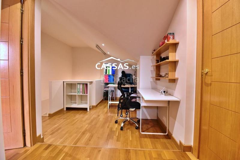 Foto 5ca0e0eb-d66a-4308-b6ab-903c38a82369. Àtic amb calefacció aparcament piscina a Virgen del Rosario Torrejón de Ardoz