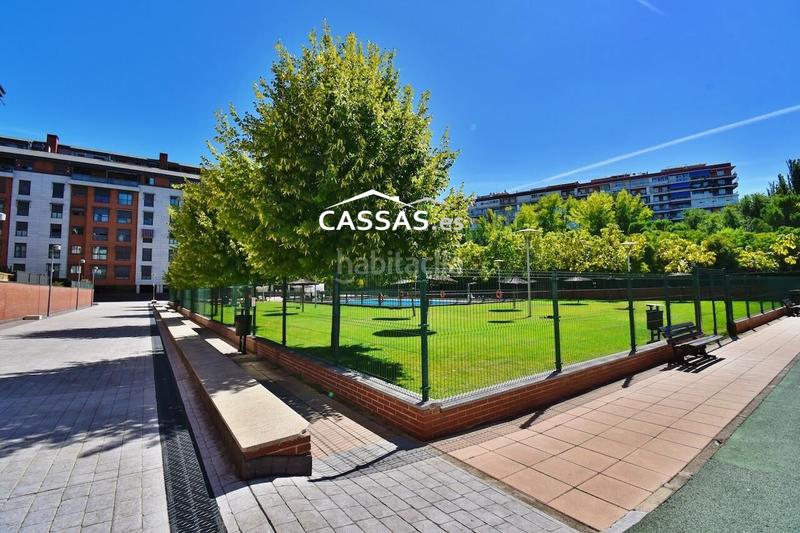 Foto ad1b52d7-825f-404e-a297-2bd2d7c97cc2. Àtic amb calefacció aparcament piscina a Virgen del Rosario Torrejón de Ardoz