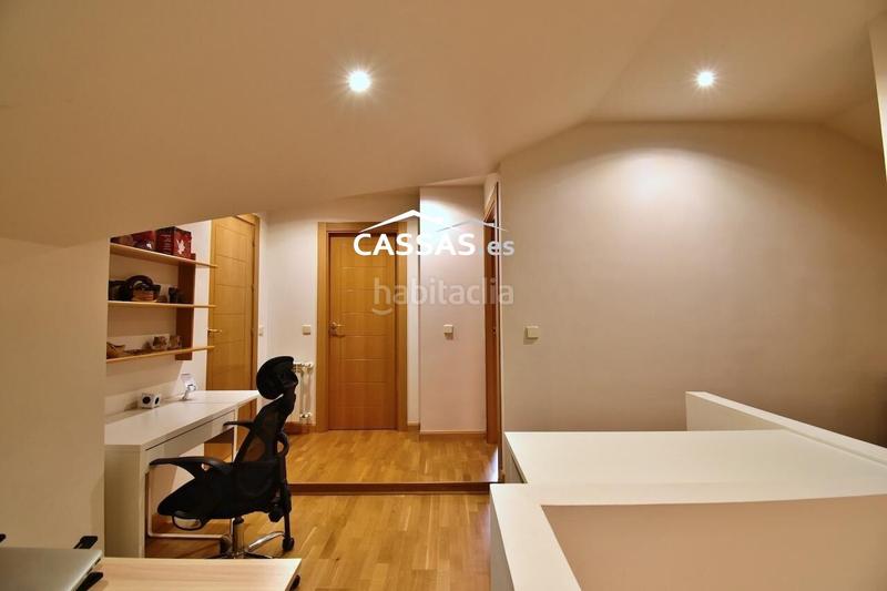 Foto ea5715d4-450a-4c5f-9dc8-06bb9a8b34fd. Àtic amb calefacció aparcament piscina a Virgen del Rosario Torrejón de Ardoz