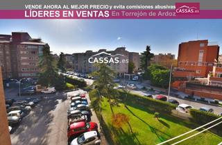 Pis  Calle curas. Torrepista  3 habitaciones. piscina y parking.