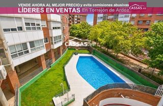 Pis  Calle crist�bal col�n. Zarzuela  3 habitaciones y 2 ba�os. garaje, piscina y trastero.