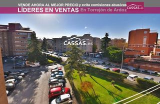 Appartement  Calle curas. Torrepista  3 habitaciones antes 4 y 2 baños. piscina y parking.
