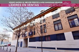 Piso  Calle manuel sandoval. Centro  piso seminuevo con 2 habitaciones, 2 baños y garaje.