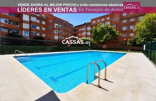 Piso  Calle jose cadalso. Zona torrenieve. piso con terraza de 3 habitaciones con 2 baños,