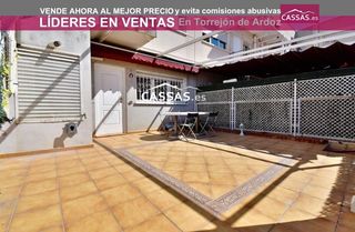 Rez-de-chaussée  Calle del almendro. Zona virgen de loreto  bajo con jardín de 3 habitaciones, 2 baño