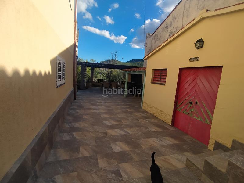Foto 3d810d45-0234-49ae-b671-8538d3db800a. Xalet amb xemeneia calefacció piscina a Corbera de Llobregat