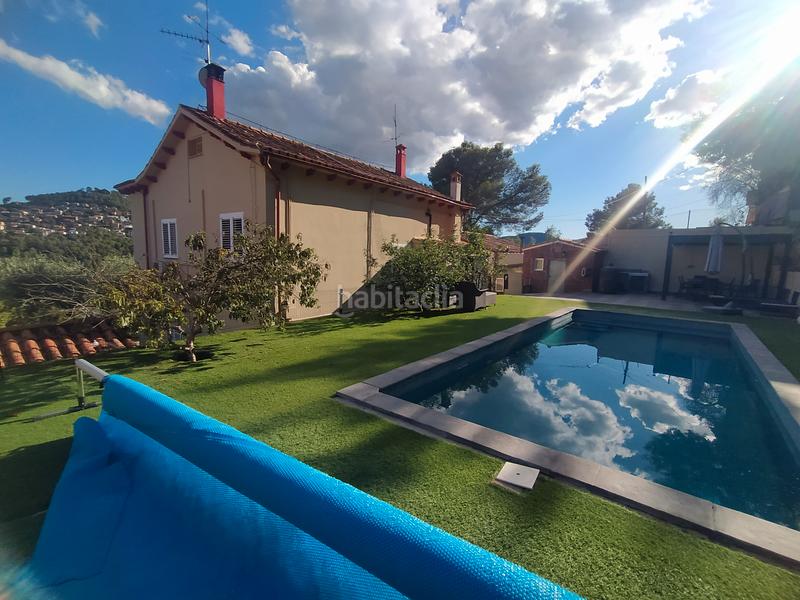 Foto b420fb21-3bf6-467b-9b56-7ea7e66120ff. Xalet amb xemeneia calefacció piscina a Corbera de Llobregat