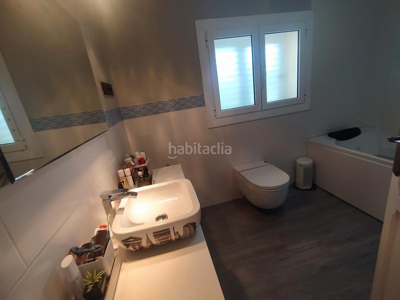 Foto b7dc8693-8487-4e46-a07b-7009a3f45db7. Xalet amb xemeneia calefacció piscina a Corbera de Llobregat