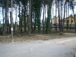 Terreno residencial en Gelida. Venta de parcela esquinera de 1300 m² en calle merlot nº 22