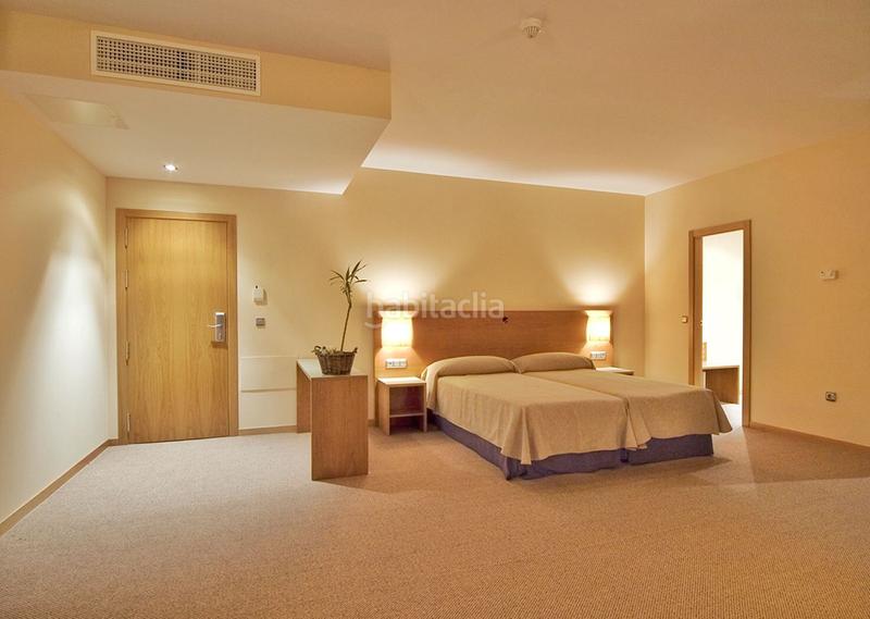 Foto 26c719bf-d4b3-4c54-b20a-1eaf0471d3f5. Edifici a Serrejón