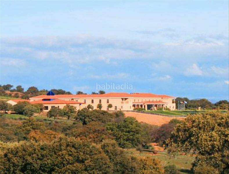 Foto 7067d61a-0efb-45d5-be8f-bb417a6a9a29. Edifici a Serrejón