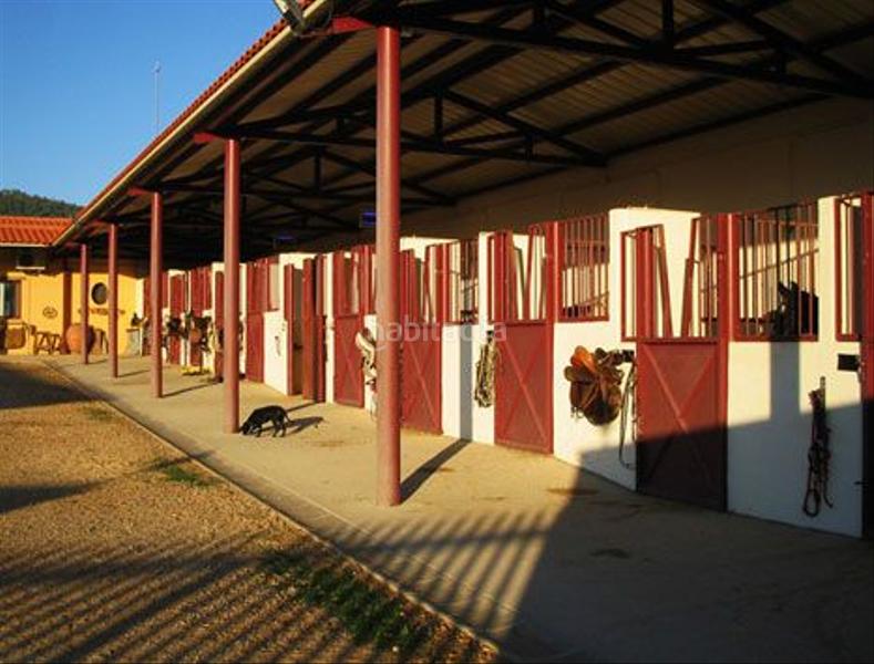 Foto e3a65b9d-a910-4fd9-805d-cb562f17209c. Edifici a Serrejón