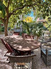 Xalet  Calle jacinto benavente. Chalet en núcleo urbano de sevilla la nueva