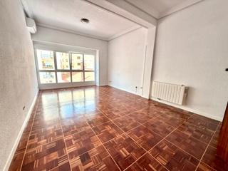 Location Appartement à Calle de santa engracia 149. Piso en alquiler en fantástica ubicación.