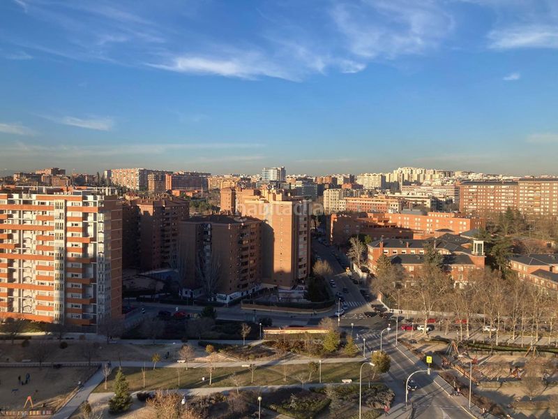 Foto 089385ff-6f65-4f23-a7f7-a078ca2f4ab9. Lloguer pis amb calefacció aparcament piscina a Valdezarza Madrid