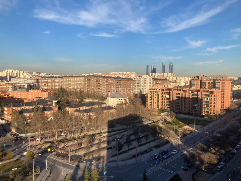 Foto 34c98da1-d231-4aa8-9a29-04d464fe5648. Lloguer pis amb calefacció aparcament piscina a Valdezarza Madrid