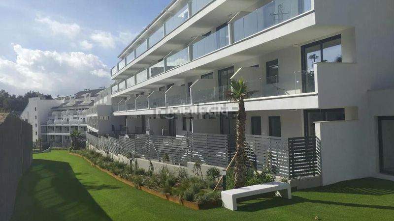 Foto fa57f07f-336f-4cc6-a1f3-f2bd82b15fa0. Pis amb aparcament piscina a Torreblanca del Sol Fuengirola