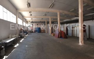 Nave industrial en Centre. Nave industrial con parking