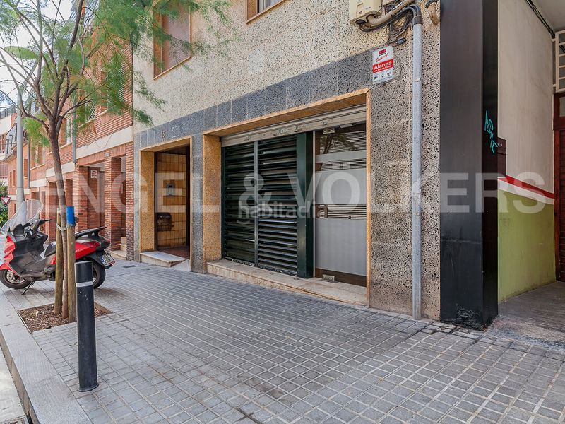 Foto f9d73739-9c8d-46dc-9cea-15aea48724bd. Local comercial a Putget - Farró Barcelona