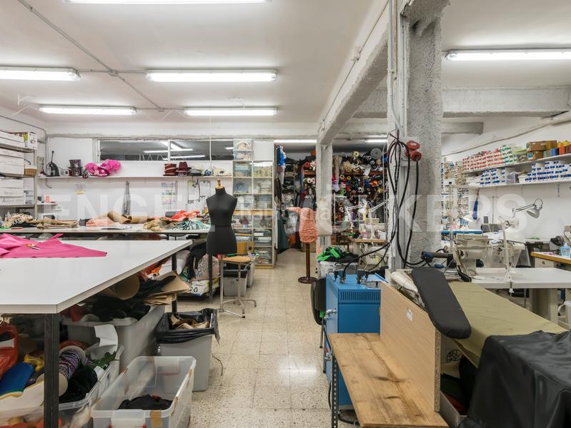 Foto 1f4e6aa4-588f-4bd3-bf0e-1ad95255dc9a. Local comercial a Fort Pienc Barcelona