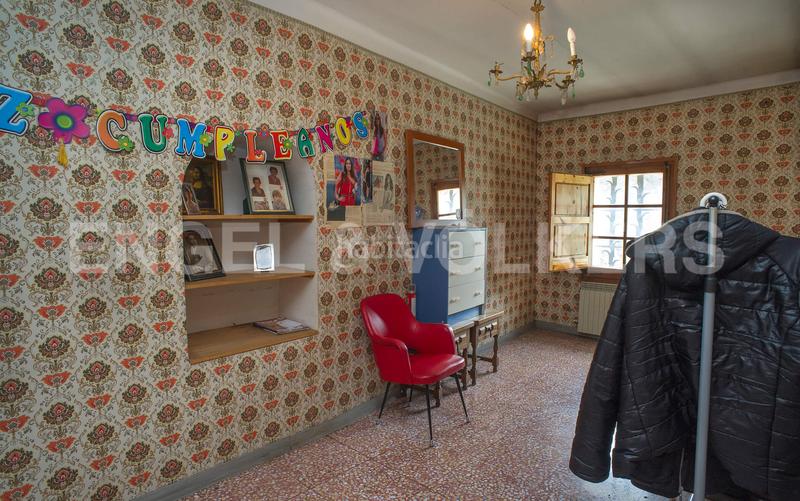 Foto f906f199-7c8d-4279-b6f9-f61c241887ee. Local comercial a Molins de Rei