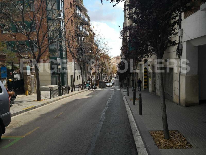 Foto 07371f4b-41e5-445f-ba5d-ce86ff047376. Local comercial amplio local en venta en vallcarca, gracia en Barcelona