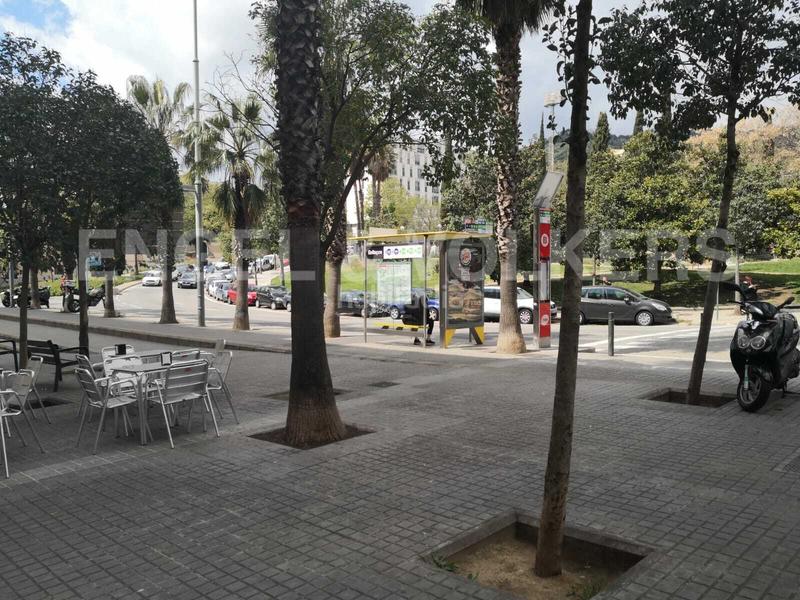 Foto 07bc458d-ba13-4f86-bd19-9fb43fe9d9ed. Local comercial amplio local en venta en vallcarca, gracia en Barcelona
