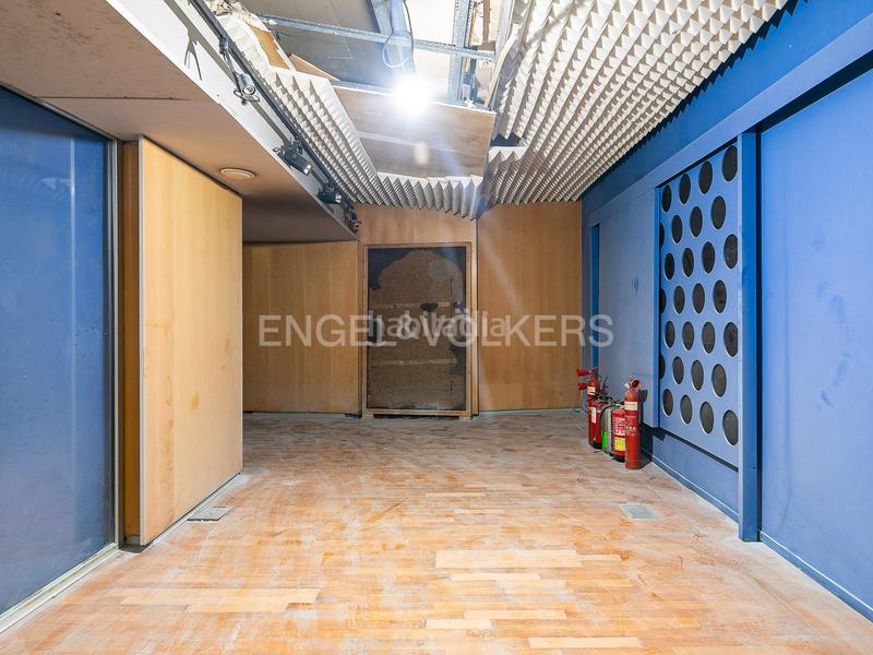 Foto 43c00087-35cb-4fc8-b0d5-80e97e64639a. Local comercial amplio local en venta en vallcarca, gracia en Barcelona