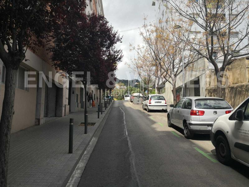Foto 43cf1083-d25b-4113-90b4-e738ff1662b6. Local comercial amplio local en venta en vallcarca, gracia en Barcelona