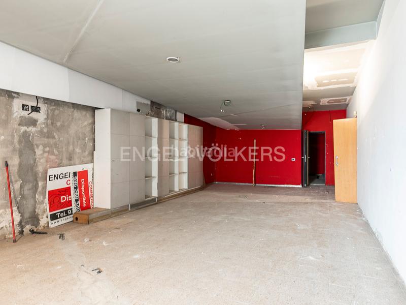 Foto b5e2e4ea-e70c-46b0-b259-ba847f61cb86. Local comercial amplio local en venta en vallcarca, gracia en Barcelona