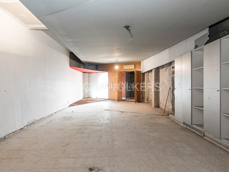 Foto edfd125b-6ffc-46c5-b9ae-d7b7ba1bca7a. Local comercial amplio local en venta en vallcarca, gracia en Barcelona