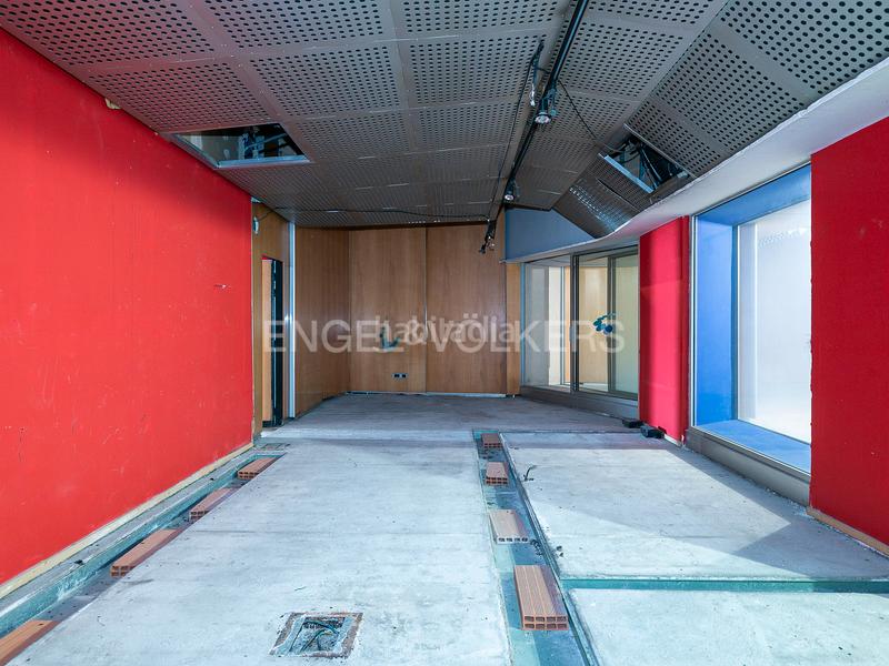 Foto f6cc9e75-6d34-46dc-aa12-86db6927553d. Local comercial amplio local en venta en vallcarca, gracia en Barcelona