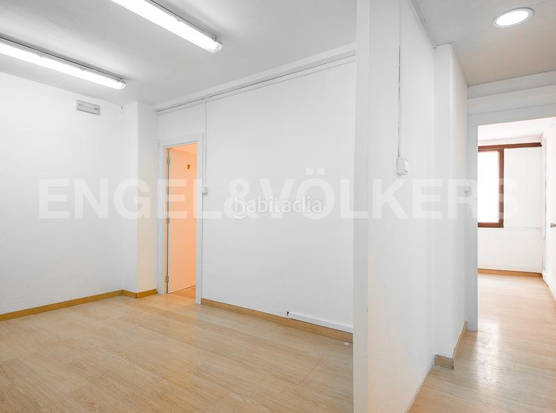 Foto 0884dd9b-23cb-4b55-a56c-eac302593b24. Oficina amb calefacció a Vila de Gràcia Barcelona