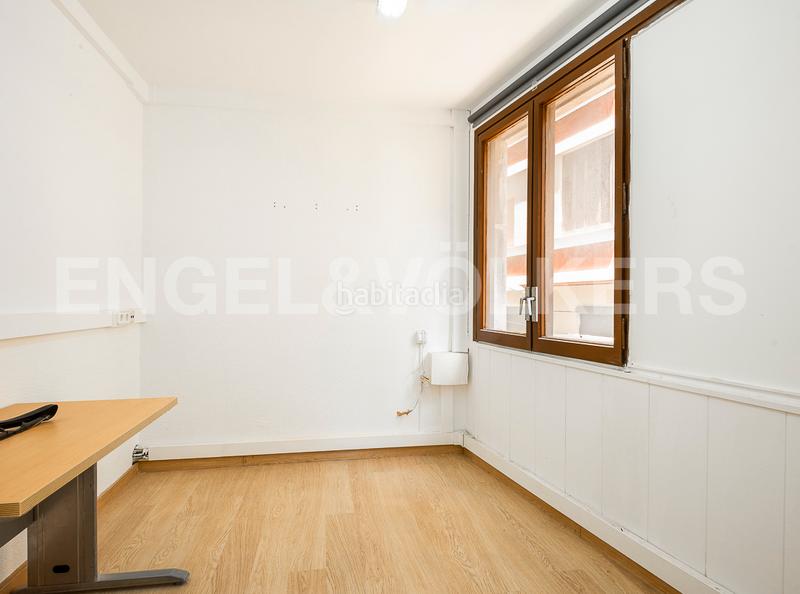 Foto 10b15e32-c1e5-4dde-a1b9-64d2e97e3261. Oficina amb calefacció a Vila de Gràcia Barcelona