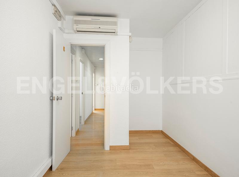 Foto 269d9432-733a-4453-8672-44e0d1c07ddd. Oficina amb calefacció a Vila de Gràcia Barcelona