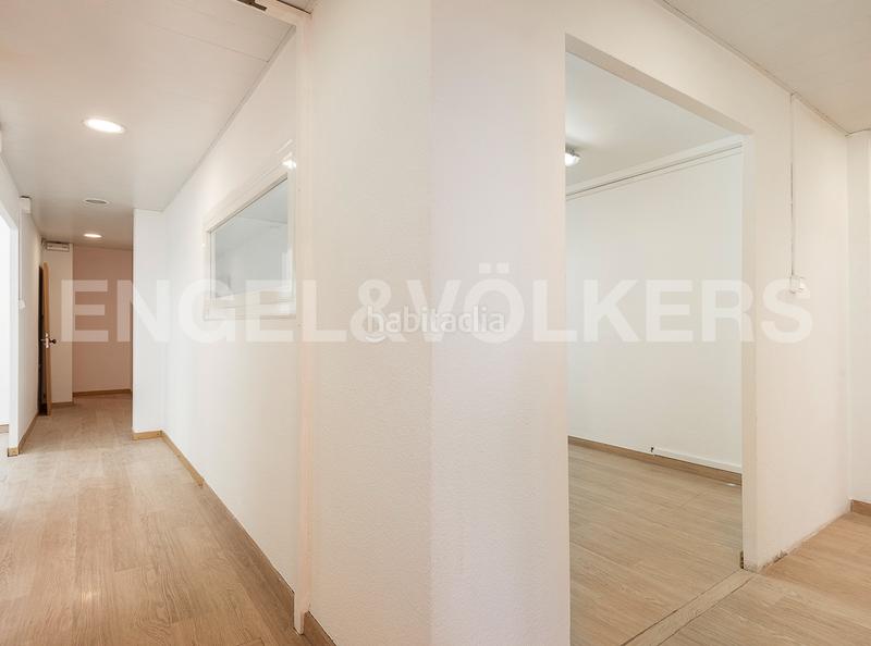 Foto 47cfa293-21ae-45b8-9a61-c371a8360d03. Oficina amb calefacció a Vila de Gràcia Barcelona