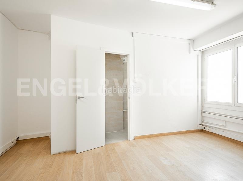 Foto 631328f1-cb0f-430b-97ed-00dcfffc13e7. Oficina amb calefacció a Vila de Gràcia Barcelona