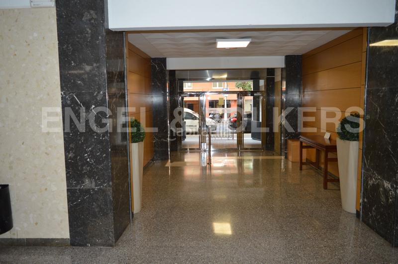 Foto 73ef714a-65ec-492f-9d1d-b950bf10f1c7. Oficina amb calefacció a Vila de Gràcia Barcelona