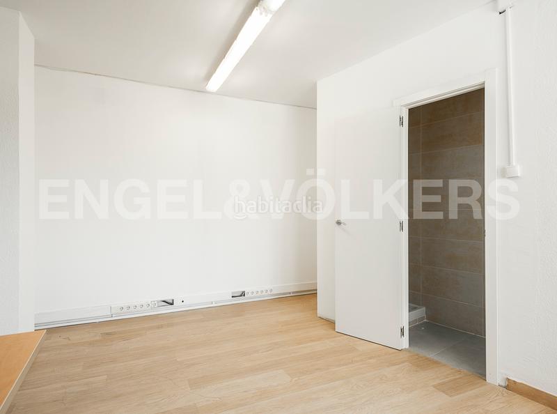 Foto a5834a3c-9c38-4b15-ad2b-7145c1ae380b. Oficina amb calefacció a Vila de Gràcia Barcelona